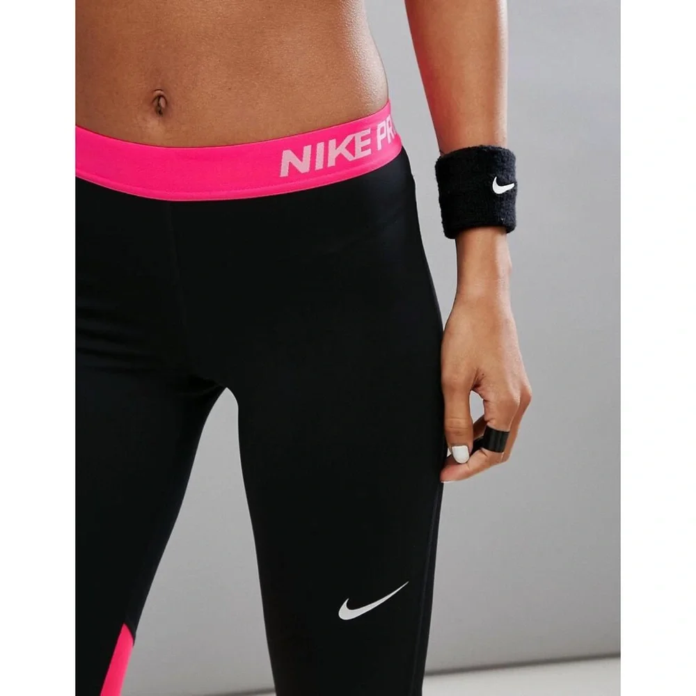 HOST PICK π₯³ποΈπ NIKE Pro Training Capris, Black/Vivid Pink - Picture 1 of 9